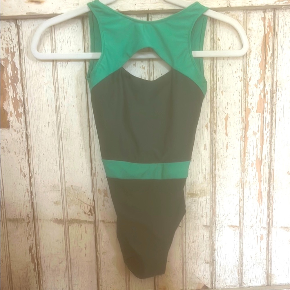Green and Dark Hunter Green Leo
